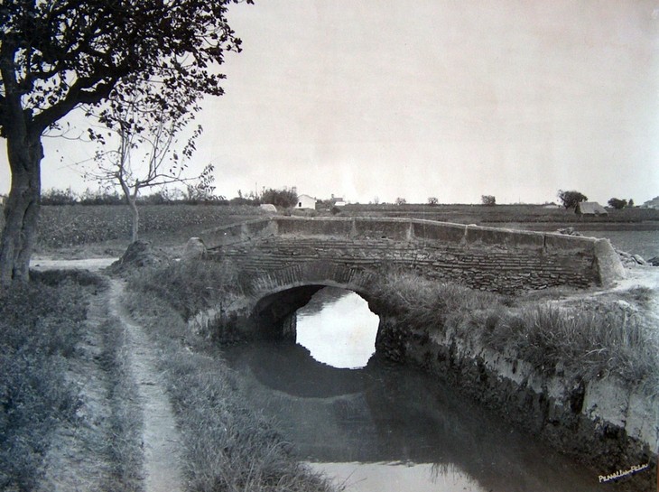 Pont sobre el canal principal a Paterna